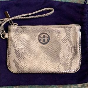 ✨Tory Burch Silver Snake Skin Wristlet